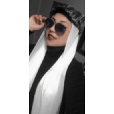 أرادتني أمي فراشة ،وأرادني أبي عنقاء ،هي تعهدت روحي بالرقة، وقلبي بالرقى ،وهو تعهد عقلي بالقوة ، وجناحى بالثبات حتى صرت ما أنا عليه😌♥️
