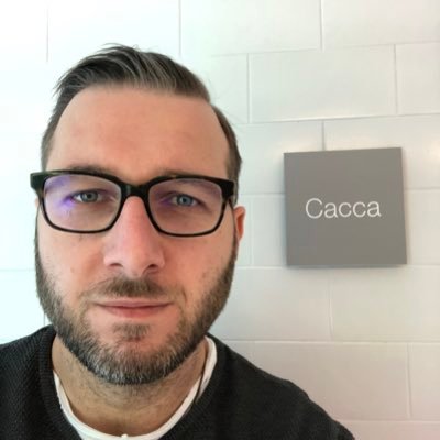 Graphic, interaction and UX designer in love with typography. Urban sketcher and illustrator wannabe. Working and living in Milan.