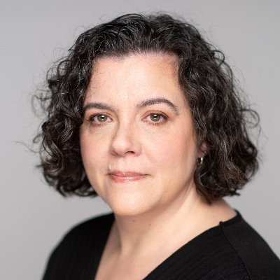 Librarian, editor, proud immigrant, mama. Literacy is a civil right. Subscribe to my free crime fiction newsletter at https://t.co/aBZOPaUC30