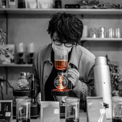 KUUHAKU COFFEE(兵庫・姫路)2021.11.11。「いつもの日々にコーヒーがあって、なんか良かった。」そんな日常を作りたくてお城の街でコーヒーを作ってます。デイリーなものから面白いと思えるコーヒーまで、精いっぱいの楽しめるものを。2店舗製作中。