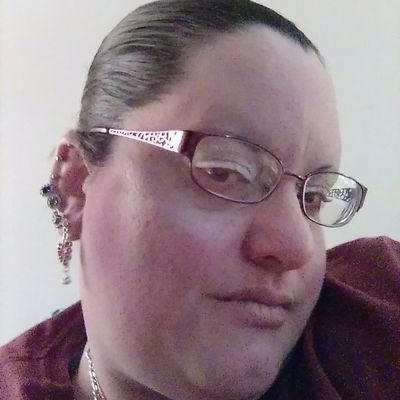 40.....no kids. Proud juggalette. I' bisexual. I'm in a committed relationship.