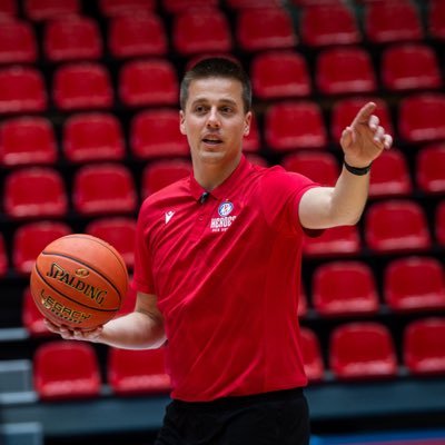 Mens assistant coach & U22 head coach @HeroesDenBosch | assistant coach U18 Dutch National team | 🧠 always thinking about better concepts to teach the game🏀