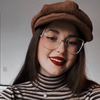 G 💜 (@book_roast) Twitter profile photo
