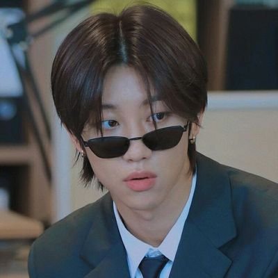 aksasaujana's profile picture. nothing, just fan account