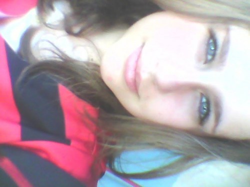 Keep holding on .Cause you know we make it trough, we make it trough. Just stay strong ♪