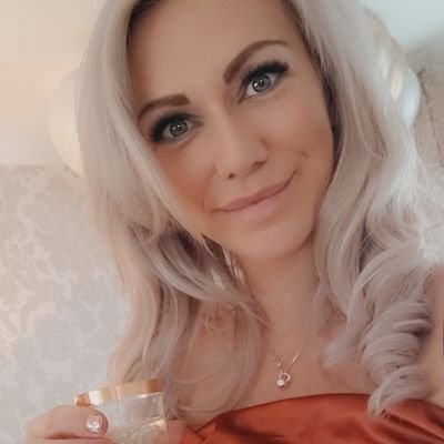 bcarly_6x's profile picture. Flowers in your hair ✌🌻
Doggies, gym, coffee, boxing, hillwalking, cycling, food ❤️
and that's all folks!