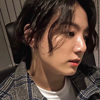 28, poly bangtan enjoyer, nsfw, NO MINORS 🔞. official accs blocked. please don't priv quote. 🪦🕊: @namgicest