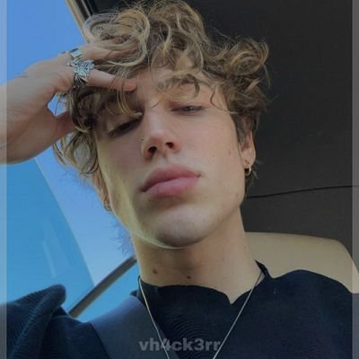 vh4ck3rr's profile picture. eu e o vinnie surtando na live de valorant juntin 🖤