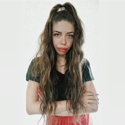 GarotaHolistica's profile picture. Diversão | Dia-a-dia de uma médium moderna e nada comum | Terapias Holísticas | Espiritualidade  | Autoconhecimento | Compartilhando experiências ☯︎