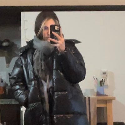 chesneywalters's profile picture. i make songs & coffee