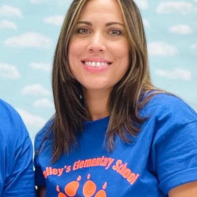 Mom of two 💖💙, wife, elementary teacher 👩🏻🏫 , a forever learner, caribbean ♥️ 🇵🇷, coffee lover ☕️ and a morning person ☀️🙂