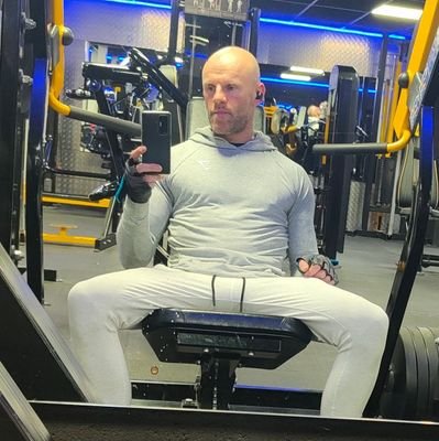 Hi my name is Craig Hansen I'm 39 and love filming and making content about all different things from sports, films,TV, music, social events reviews cooking ect