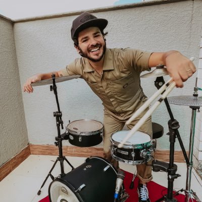 Baterista da banda Grata Dose