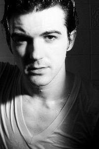 DrakeBellFacts's profile picture. Welcome to this web that it's just for #Drakesters around the world