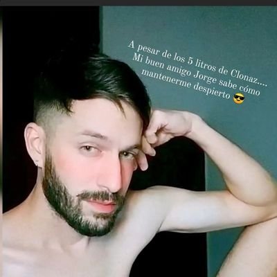 Profesional , interesante, divertido, alguien digno de conocer que te hará olvidar tus problemas y nunca jamás te olvidarás mi ♥️🍀🙈😛