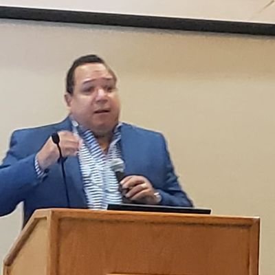 EdgardoSantosMD's profile picture. Lung cancer specialist