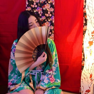 Mistress bar Guernica(@SM_Guernica)所属。大体何でも楽しい元M女のMistress♡舞台、ミュージカルがお好き。クラブ垢はこちら→@luna_persona29 サブ垢はこちら→@Lunachi_sm