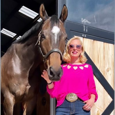 Fashionista, Equestrian and Part-Time Foodie. Former women's clothing store owner turned full-time rider and writer. Royal Watcher and Denver Bronco's Fan.