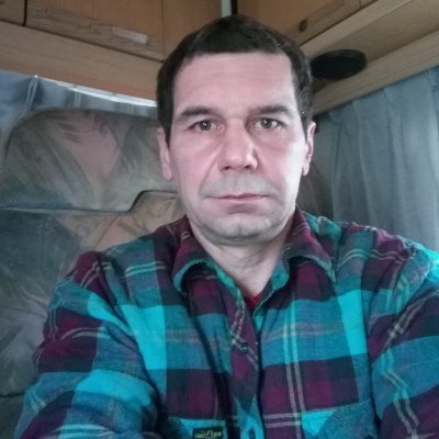 Zelim upoznati nove prijatelje Volim sport, zurke, druzeljubiv i iskren