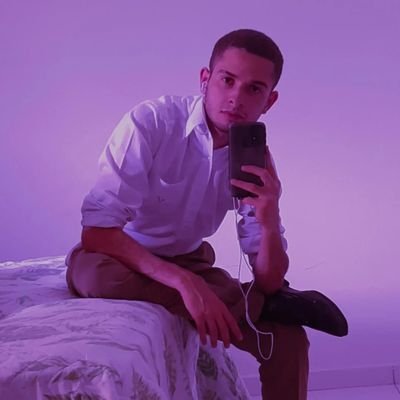 Lourr4n's profile picture. Não tenho criatividade pra isso...