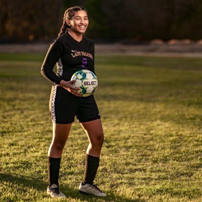 2025  Graduate🎓 height 5 '4/ weight 151 lbs./Switch/ Middle Attack/ forward/Outside/⚽️ #8/ Varsity CHS/Club: Columbus United email:mikayladennis07@gmail.com