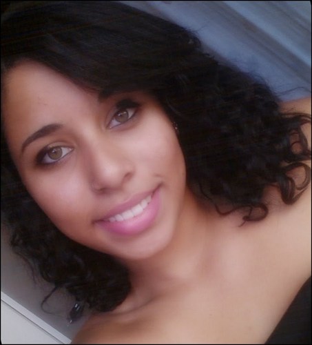 tenho 14 aninhos *-* , sou uma pessoa sincera , amigável , engraçada , muito divertida ... Apenas querendo ser completamente feliz ♪