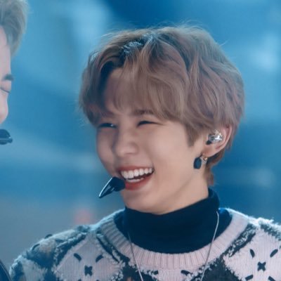 yoonbabess's profile picture. she/her multi