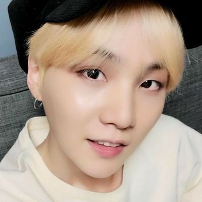 si te sigo es porque yoongi te ama y esta muy orgulloso de vosㅤㅤㅤㅤㅤ