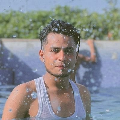 वो तो ख़ालिक़ है...
तकदीर बदल भी सकता है...