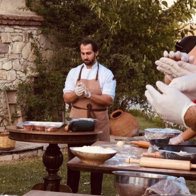 📖Okur📚Yazar📝Gezer🌍Pişirir🍱Fotoğraflar/Yemek yapmak bi kadını sevmek gibidir sadece onunla ilgileneceksin yoksa ya dibini tutturursun yada tadını kaçırırsın