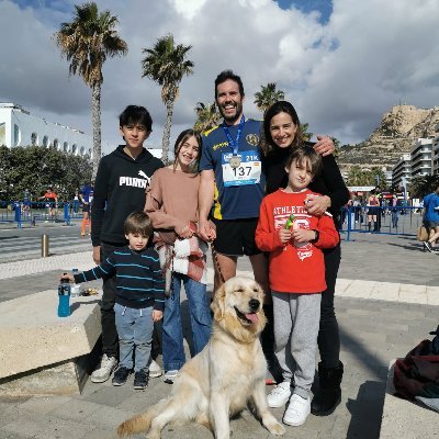 Católico, casado, padre. Profesor en @Ufvmadrid Bussines Development en @PangeaES Ing. Informático, Mtr. Humanidades, coach dialógico, cantautor y runner.