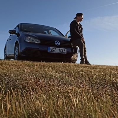 midv225's profile picture. Safemoon to the moon