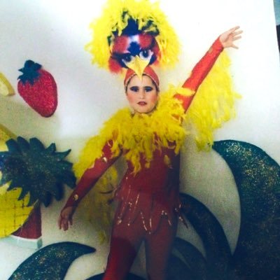 Ultimadamente. Adverbio. Por último, en conclusión. Jenni Rivera está viva. Dios te ama