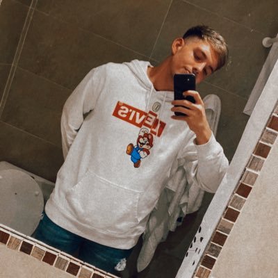 santiiii_27's profile picture. 