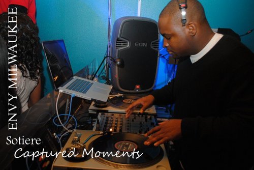 MKE | ATL 
I love to DJ. Might find me on V100.7, clubs, fly parties, or even sporting events.