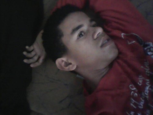 Sou o que sinto,o que penso e o que vivo. so ñ posso dizer como sou pq todo mundo muda frequentemente todos os dias.
Sou um menino q te encαntα do meu jeito