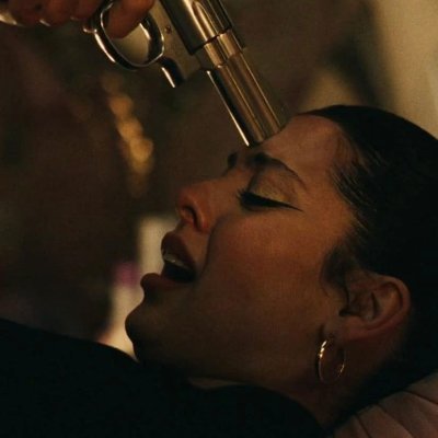 Королева печального образа| Сериаломанка и мультифандомная мадам|меломанка с депрессивным личиком| Люблю книги и сладкое