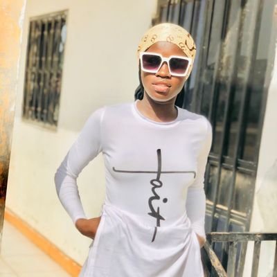 salima12e's profile picture. ••Gambian🇬🇲❤️~proud hijabi🧕🏾🤍~promising nurse 👩🏾‍⚕️~positive vibes only🤤💕••