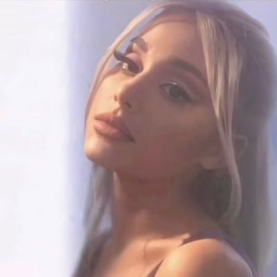 fxncy_Angela's profile picture. 