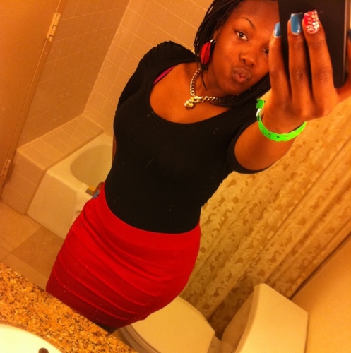 iLOVES_iLIVES's profile picture. - different from your average teenage girl .. #FACT :)