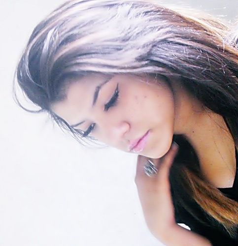 Deus,familia,amigos-música,poesia,artes,ingles,violão,piano,bateria dança,moda e fotografia. beijosmesiga ;*
