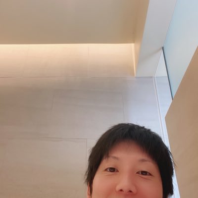 お笑いにあけくれとる