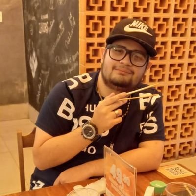 De algum secreto lugar me vem a força para erguer a xícara, acender o cigarro, até sorrir quando alguém me diz: ‘Você hoje está com a cara ótima’, quando penso