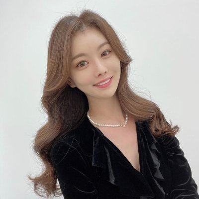 AlexShurui's profile picture. 要相信自己，善待自己，让自己的生活精彩纷呈