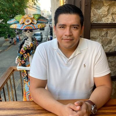 Amo mi carrera, porque todos los días puedo aportar mis ideas para tutelar derechos de los demás.
Opino estrictamente como CIUDADANO.