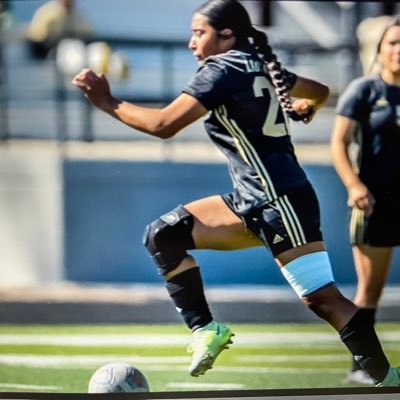 e-mail ivorydiaz11@icloud.com Phone #-575-288-6791 CLASS OF 2024 Lady Eagles Soccer- #20 LB VARSITY⚽️