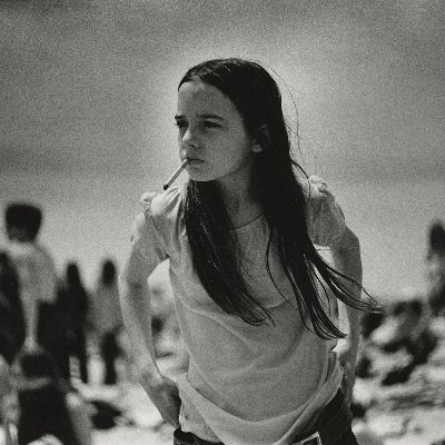 momosmodernlife's profile picture. 