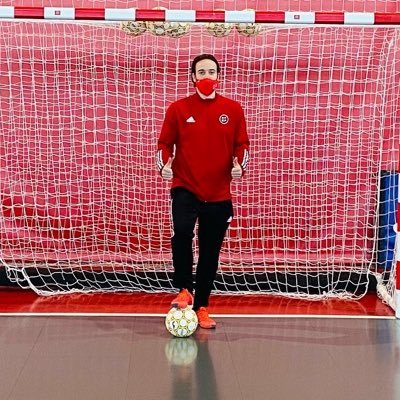 Graduat en Ciencies de l’activitat fisica i l’esport (CAFE). Entrenador Professional Futbol Sala (Nivell 3). Entrenador Avançat Futbol (Nivell 2).