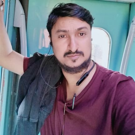 वह अंधेरा ही भला था जो कदम राह पर थे
रोशनी ले आई है मंजिल से दूर हमें