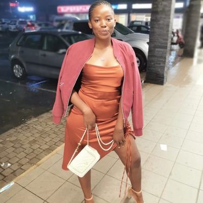 Supply chain management graduate 👩🎓ladies soccer player ,playing position 2⚽️ #orlandopirates fan and I'm an outgoing💕💮